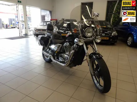 Honda Chopper VT 700C Shadow NETTE ONDERHOUDEN MOTOR VT 700 SHADOW TER INRUIL VERKREGEN VAN VASTE KL