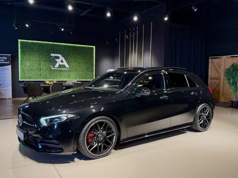 Mercedes-Benz A-Klasse A200 AMG Pano|Camera|Memory|Sfeer|Night Zwart
