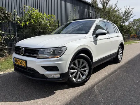 Volkswagen Tiguan 1.4 TSI Comfortline / NAVI / PANORAMADAK / TREKHAAK / 155dkm! NAP !