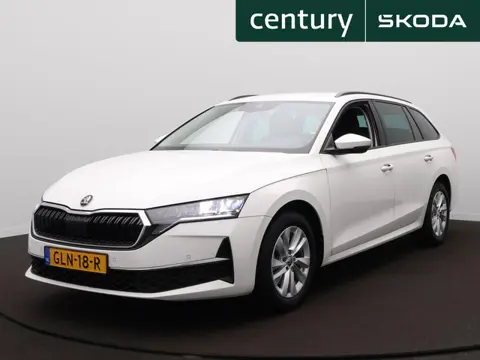 Skoda Octavia Combi 1.5 TSI First Edition | Zwenkbare trekhaak | PDC | ACC | Carplay |