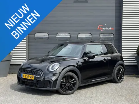 MINI 3-Deurs 1.5 Cooper John Cooper Works | Panoramadak | Camera | Harmon Kardon | DAB |