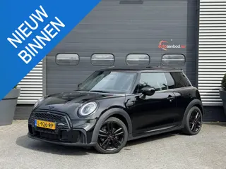 MINI 3-Deurs 1.5 Cooper John Cooper Works | Panoramadak | Camera | Harmon Kardon | DAB |