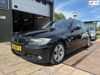 BMW 3-serie 325i Sedan Airco Navigatie