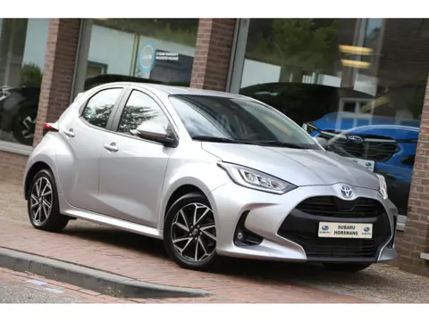 Toyota Yaris 1.5 Hybrid Dynamic Navi LED Camera ACC