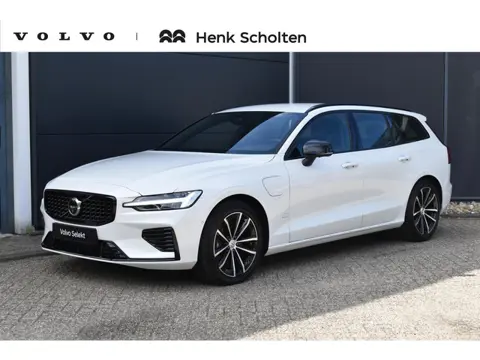 Volvo V60 T8 Plug-in hybrid AWD Plus Dark | Trekhaak | Stoel-/Stuurwiel verwarming | 360 graden came