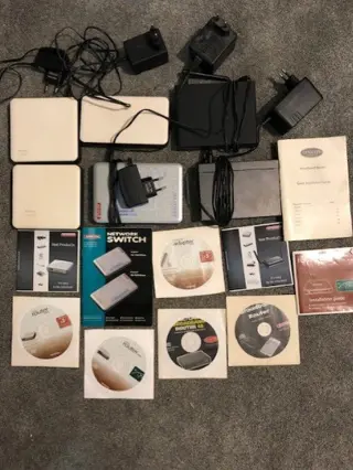 Partij Routers 6 stuks met toebehoren, Sitecom, Sweex