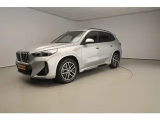 BMW X1 sDrive18i | M-Sportpakket | LED | HUD | Panoramadak | Elektr. zetels | Keyles go | DAB | Harm