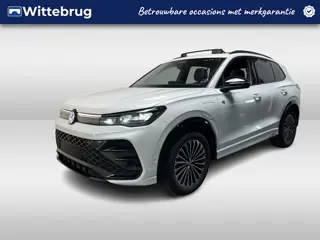 Volkswagen Tiguan 1.5 eHybrid R-Line / AUTOMAAT/ GARANTIE TM 09-2030/ 272 PK/ PANO/ LEER/ TREKHAAK/ 