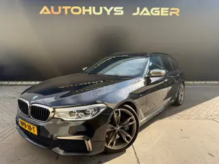 BMW 5-serie Touring M550d xDrive Pano Hud H&K Massage Leder Carplay 360 Memory Softclosed dodehoek