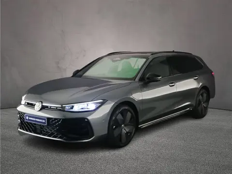 Volkswagen Passat Variant R-Line Edition 1.5 TSI eHybrid 272pk DSG Automaat Trekhaak, Panoramadak, H