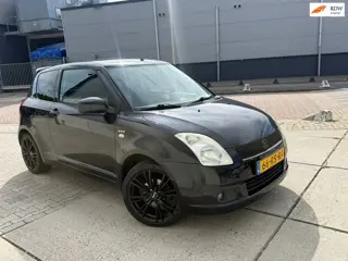 Suzuki Swift 1.5 Exclusive Airco apk rijd en schakelt goed