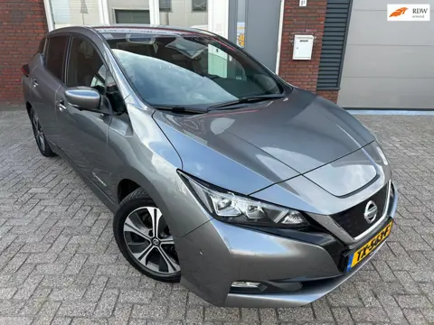 Nissan LEAF Tekna 40 kWh / Leder / Navi / Camera / PDC / Stoelverw / Park assist