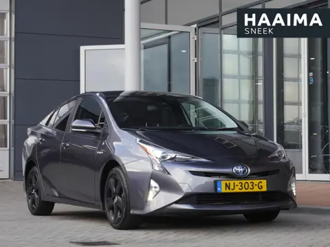 Toyota Prius 1.8 First Edition | Automaat| Head up display | Stoelverwarming | Achteruitrijcamera | 