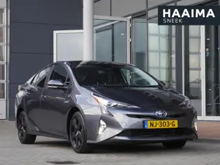 Toyota Prius 1.8 First Edition | Automaat| Head up display | Stoelverwarming | Achteruitrijcamera | 