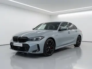 BMW 3-serie 330e M-Sport Pro | 19" | Trekhaak | Schuifdak | Hifi | Innovation Pack