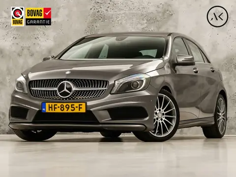 Mercedes-Benz A-Klasse 180 AMG Sport (NAVIGATIE, LEDER/ALCANTARA, DIAMOND GRILL, SPORTSTOELEN, XENON