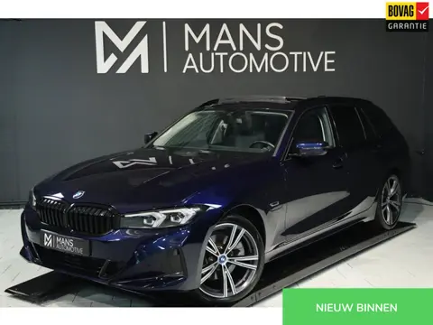 BMW 3-serie Touring 320e / PANODAK / KEYLESS / CAMERA / CARPLAY / ELEK TREKHAAK / STOELVERW