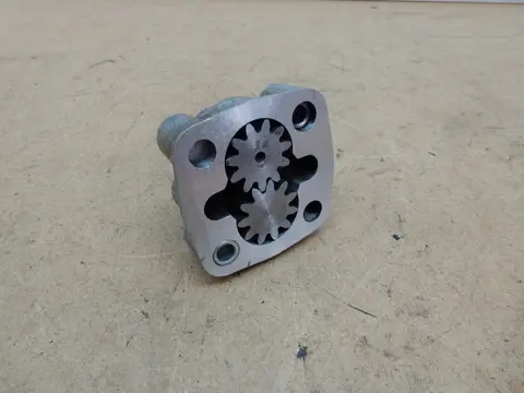 OLIEPOMP Moto Guzzi Nuovo Falcone 1969 - 1976