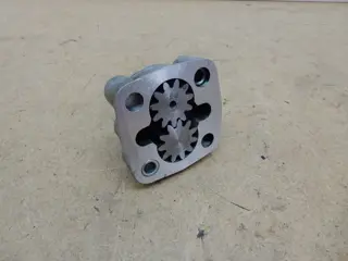 OLIEPOMP Moto Guzzi Nuovo Falcone 1969 - 1976