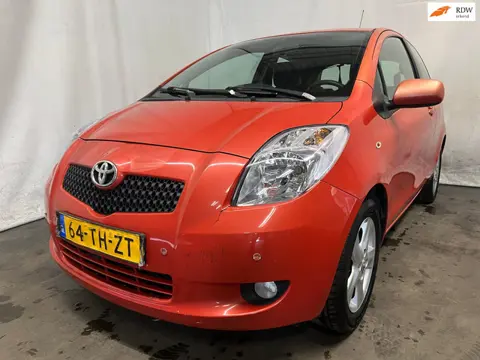 Toyota Yaris 1.3 VVTi Luna SCHADEAUTO!