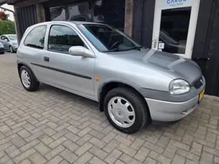 Opel Corsa 1.2i-16V Onyx