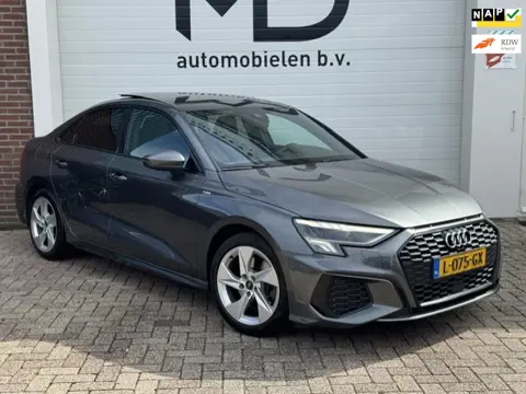 Audi A3 Limousine 30 TFSI S edition -Panorama-Virtual-Matrix