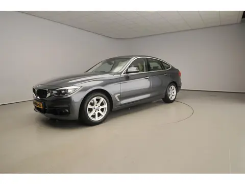 BMW 3 Serie Gran Turismo 320i Automaat / Active Cruise / Trekhaak / Leder / Camera / Head-up / Park 