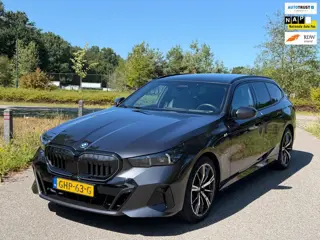 BMW 5-serie Touring 530e, M sport PRO, ALLE OPTIES, panoramadak, electr bedienbare trekhaak,b&w, nie