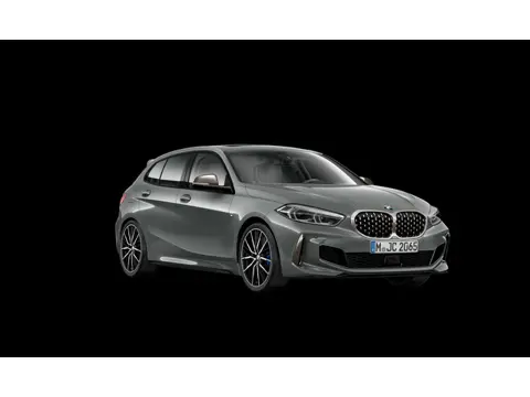 BMW 1-serie M135i xDrive | Live Cockpit | Panorama | Leder | Memory | H&K | Head-Up | Camera | 19"LM