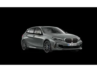 BMW 1-serie M135i xDrive | Live Cockpit | Panorama | Leder | Memory | H&K | Head-Up | Camera | 19"LM