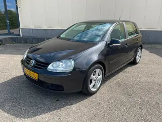 Volkswagen Golf 1.6 FSI Optive 4
