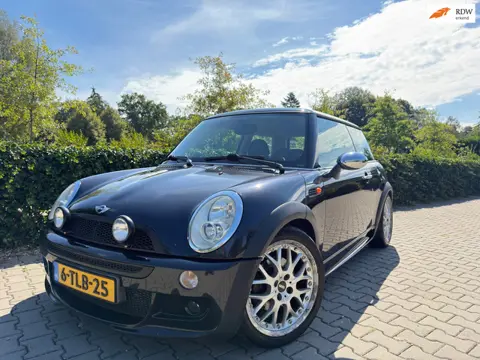 Mini 3-Deurs 1.6 Cooper , JCW Pakket , Airco / Stoelverwarming / Elec.Pakket / 17" LM Velgen.
