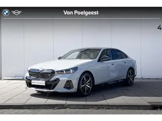BMW i5 Sedan M60 xDrive M Sport Pro / Innovation Pack / Travel Pack  / Comfort Pack / Glazendak / 20