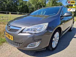 Opel Astra Sports Tourer 1.4 Turbo Cosmo pas 76.400km dealer ond. zeer mooi
