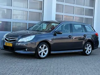 SUBARU LEGACY 2.0i Intro 150PK AWD Aut. Navi Camera Trekhaak Keurige auto!
