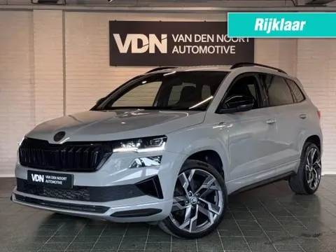 SKODA KAROQ 1.5 TSI Sportline Business Trekhaak Stoel- en stuurverw 19''