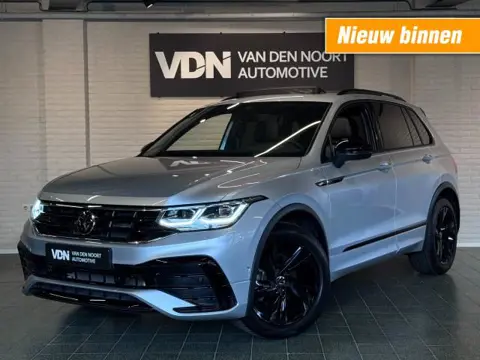 VOLKSWAGEN TIGUAN 1.5 TSI R-Line Business Black Style Pano Trekhaak Camera 19''