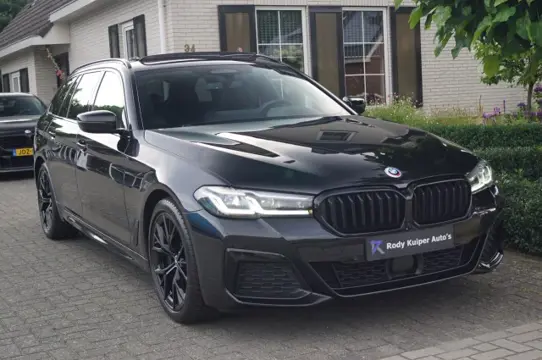BMW 5-SERIE 530e (292pk) M pakket HUD/H&K/Pano/Comfort Stoelen/