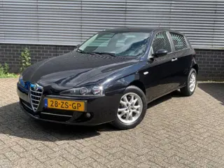ALFA ROMEO 147 1.6TS 16v 120pk 5 drs. Distinctive 