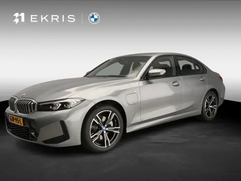 BMW 3 Serie Sedan 320e | M-Sportpakket | LED | Navigatie | Sportstoelen | Lendensteunen | DAB | Hifi
