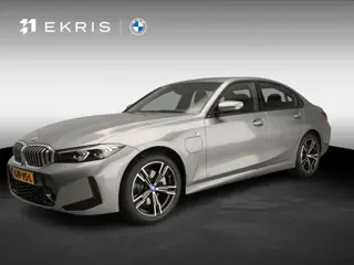 BMW 3 Serie Sedan 320e | M-Sportpakket | LED | Navigatie | Sportstoelen | Lendensteunen | DAB | Hifi