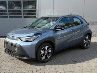 TOYOTA AYGO X HYBRID 1.5 17 Lichtmetaal Stoelverwarming Go pack