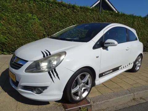 OPEL CORSA 1.6-16V GSI-210Pk-Airco-Cruise-Kleppensysteem-Carplay