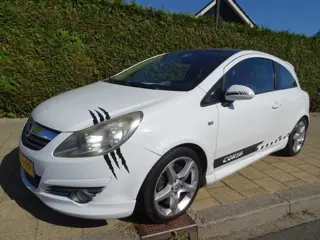 OPEL CORSA 1.6-16V GSI-210Pk-Airco-Cruise-Kleppensysteem-Carplay