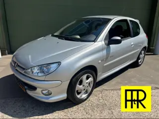 PEUGEOT 206 1.6-16V Quiksilver Lage km-stand