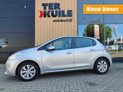 PEUGEOT 208 1.2 VTI BLUE LEASE 2013 Netjes!