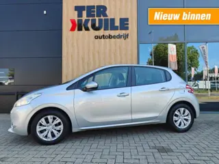 PEUGEOT 208 1.2 VTI BLUE LEASE 2013 Netjes!