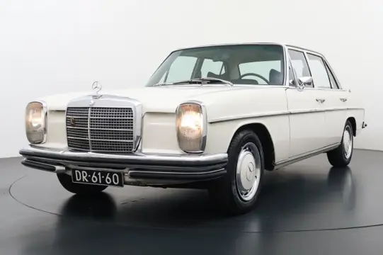 MERCEDES-BENZ 220 W114 -W115 250 6-Cilinder Schakelbak LPG Oldtimer!!