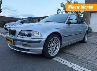BMW 3-SERIE 320i Executive CLIMA SCH. DAK RIJDT GOED PDC LMV NAP APK 