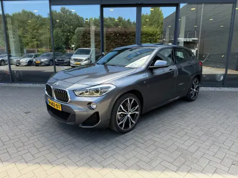 BMW X2 sDrive20i 192pk M-Sport,LED,Schuifdak,HUD,NaviPro,Stoelverw,Dealer OH,Clima,Cruise,